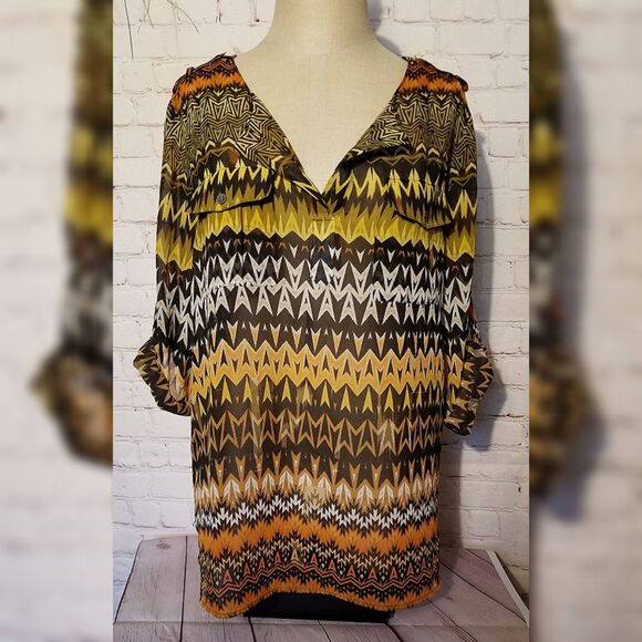 Vince Camuto v neck top - Picture 3 of 6